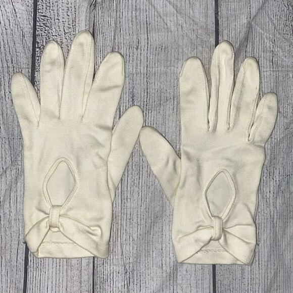 Nobrand Other - Vintage girls gloves off white big kid small